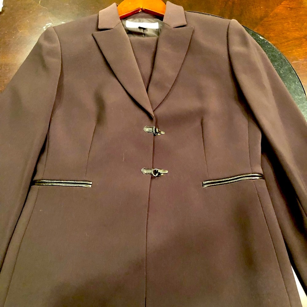 Tahari two piece pant suit